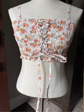 American Eagle smocked crop top w/corset closure. Spaghetti strap/strapless. XS